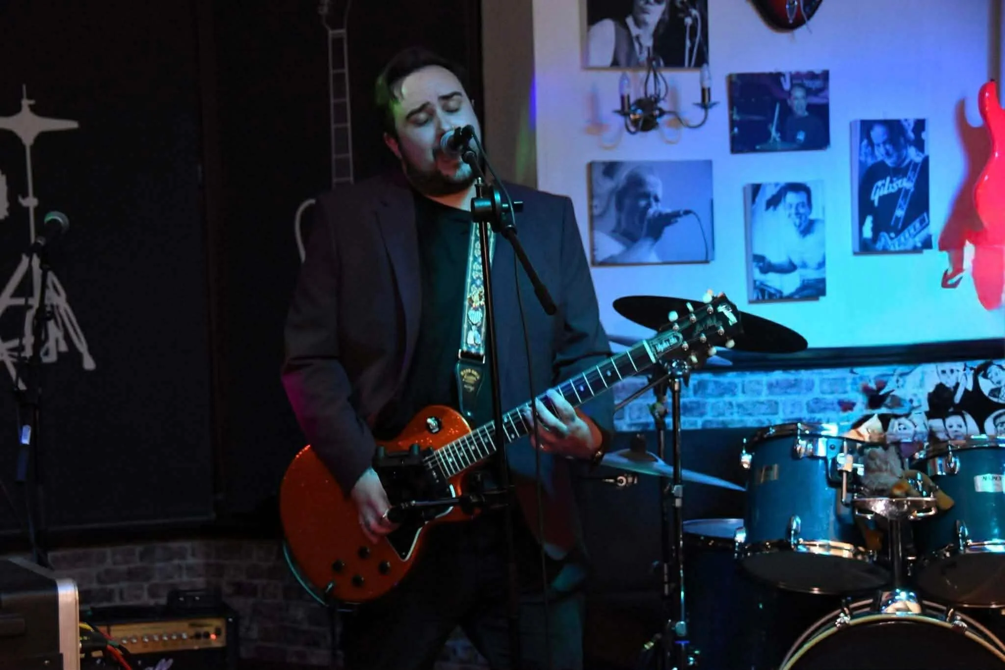 DyLAN LEE live music and pizza night