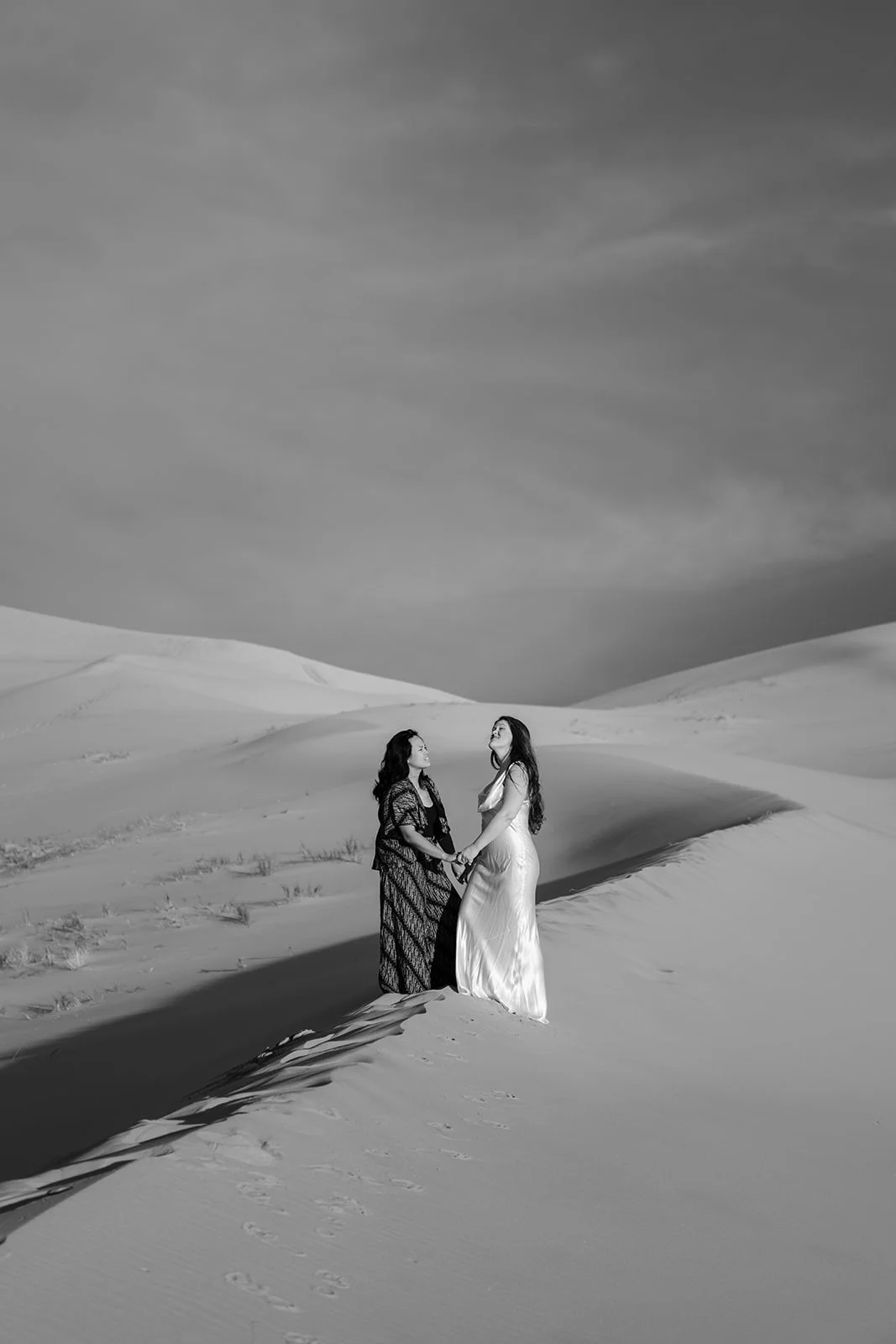 Faith&Alda-Mojave-Desert-Dunes-99_websize.jpg