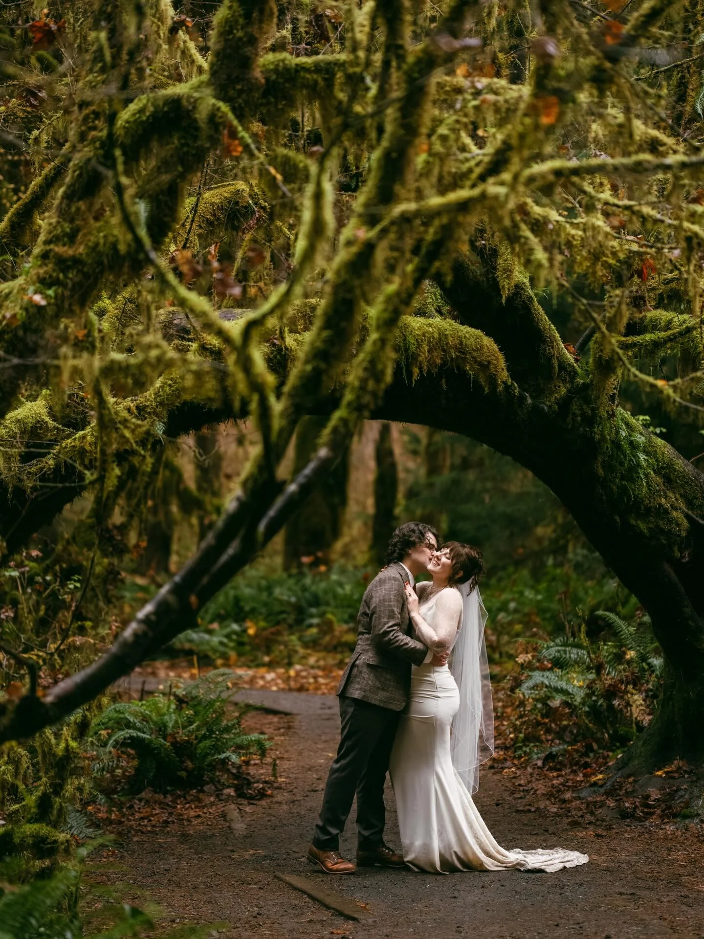 The Hoh Rainforest&mdash;my home away from home ✨

I&rsquo;m out here year-round, as it&rsquo;s one of the most consistently accessible outdoor elopement locations in Washington! In fact, this spot is my favorite during the &ldquo;off-season&rdquo; o