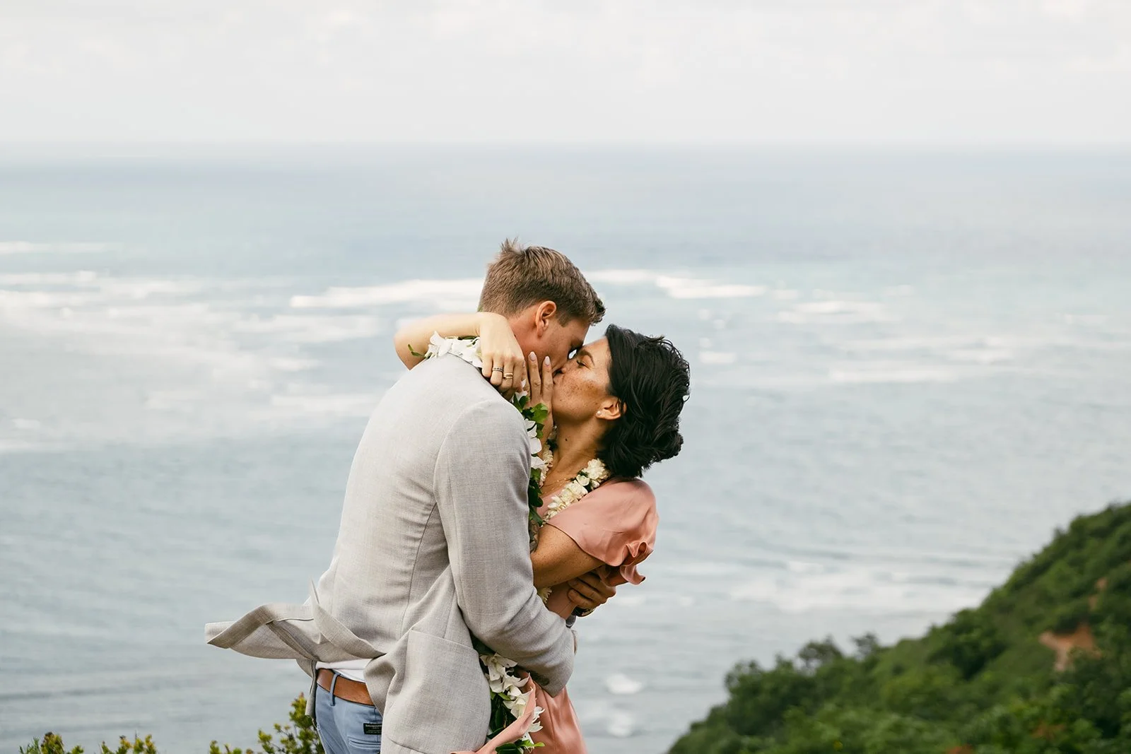 Reagan+Michael-Oahu-Hawaii-Elopement-44.jpg