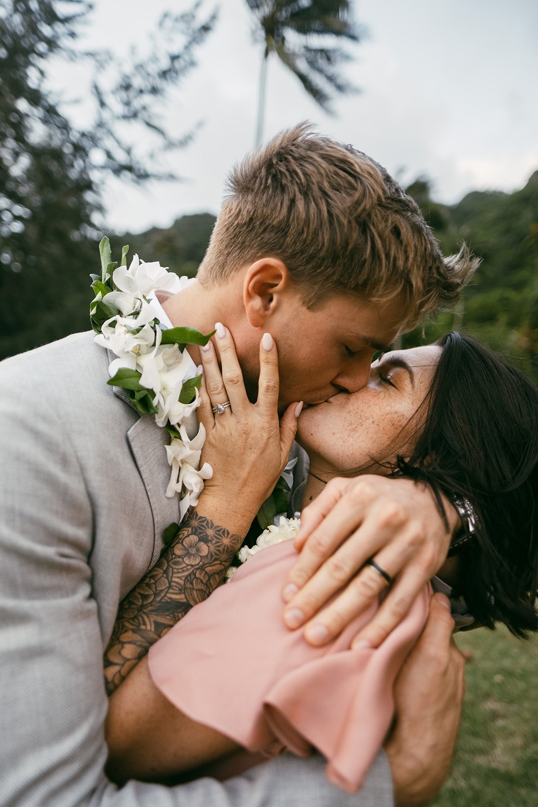Reagan+Michael-Oahu-Hawaii-Elopement-92.jpg