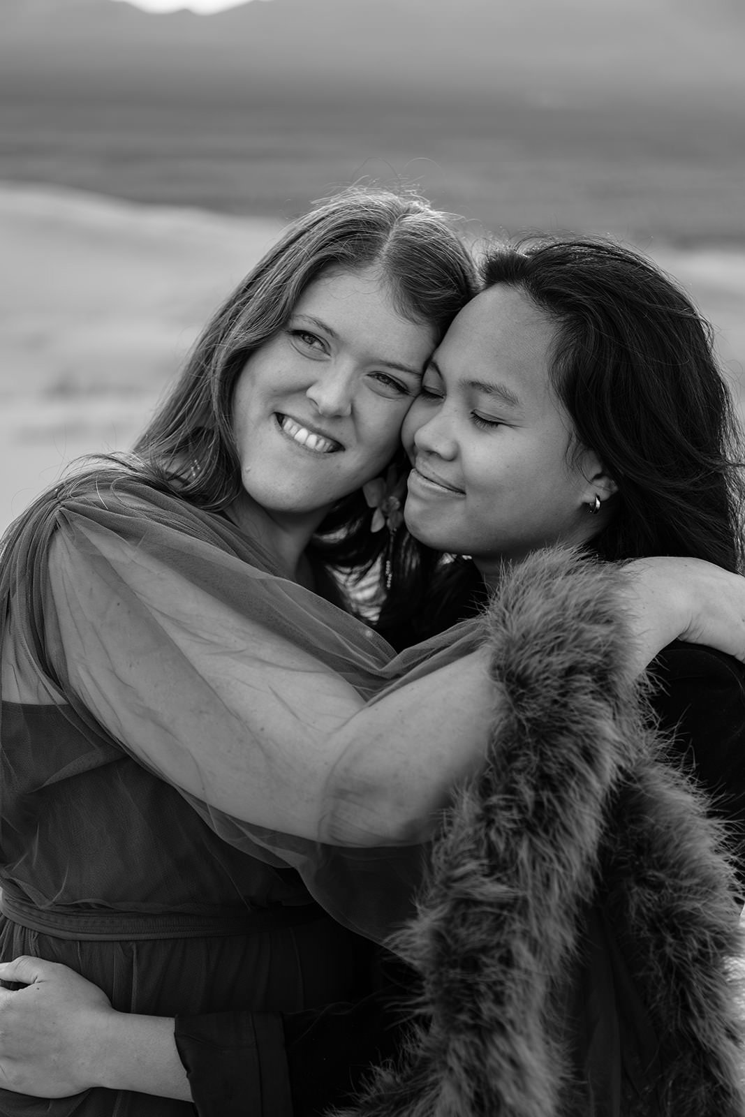 Faith&Alda-Mojave-Desert-Dunes-194_websize.jpg