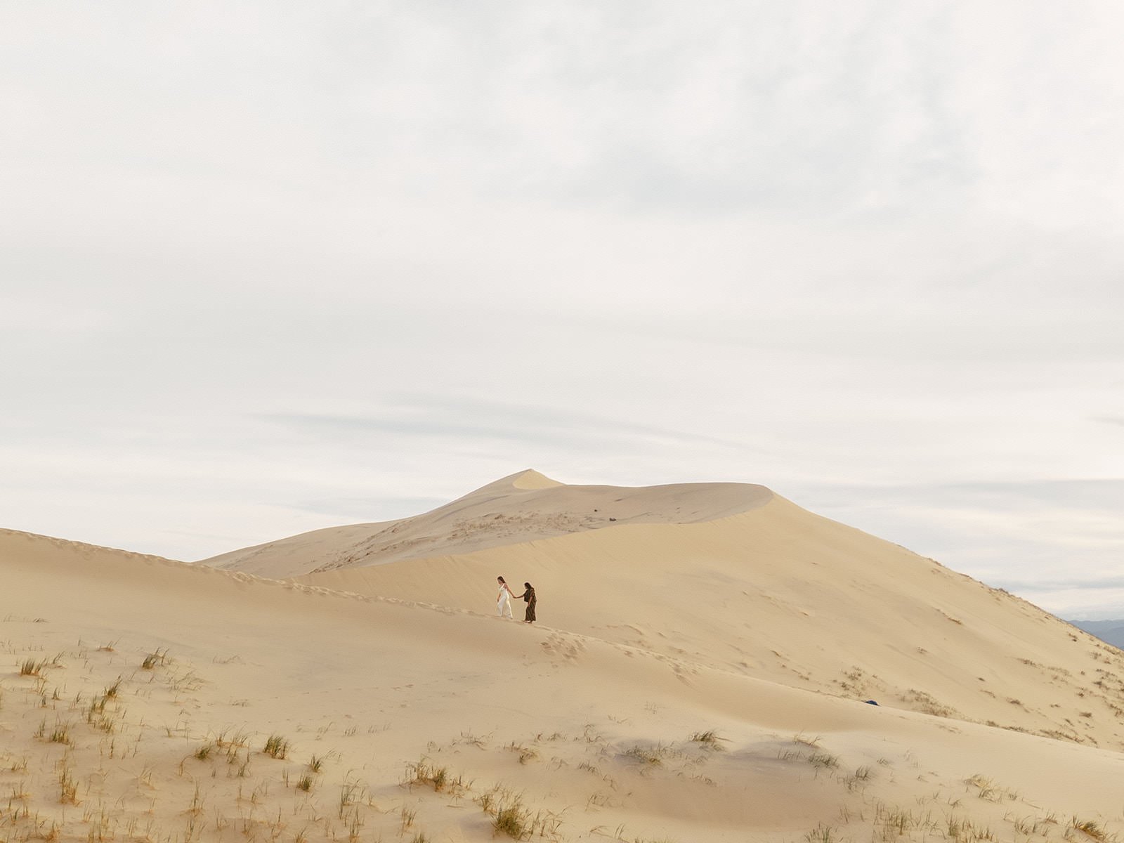 Faith&Alda-Mojave-Desert-Dunes-253_websize.jpg