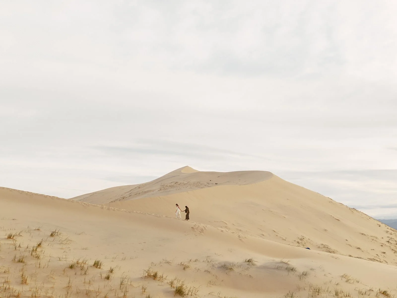 Faith&Alda-Mojave-Desert-Dunes-253_websize.jpg