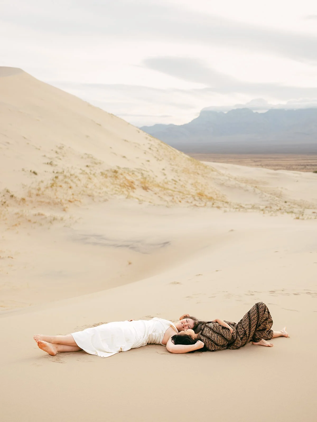 Faith&Alda-Mojave-Desert-Dunes-149_websize.jpg