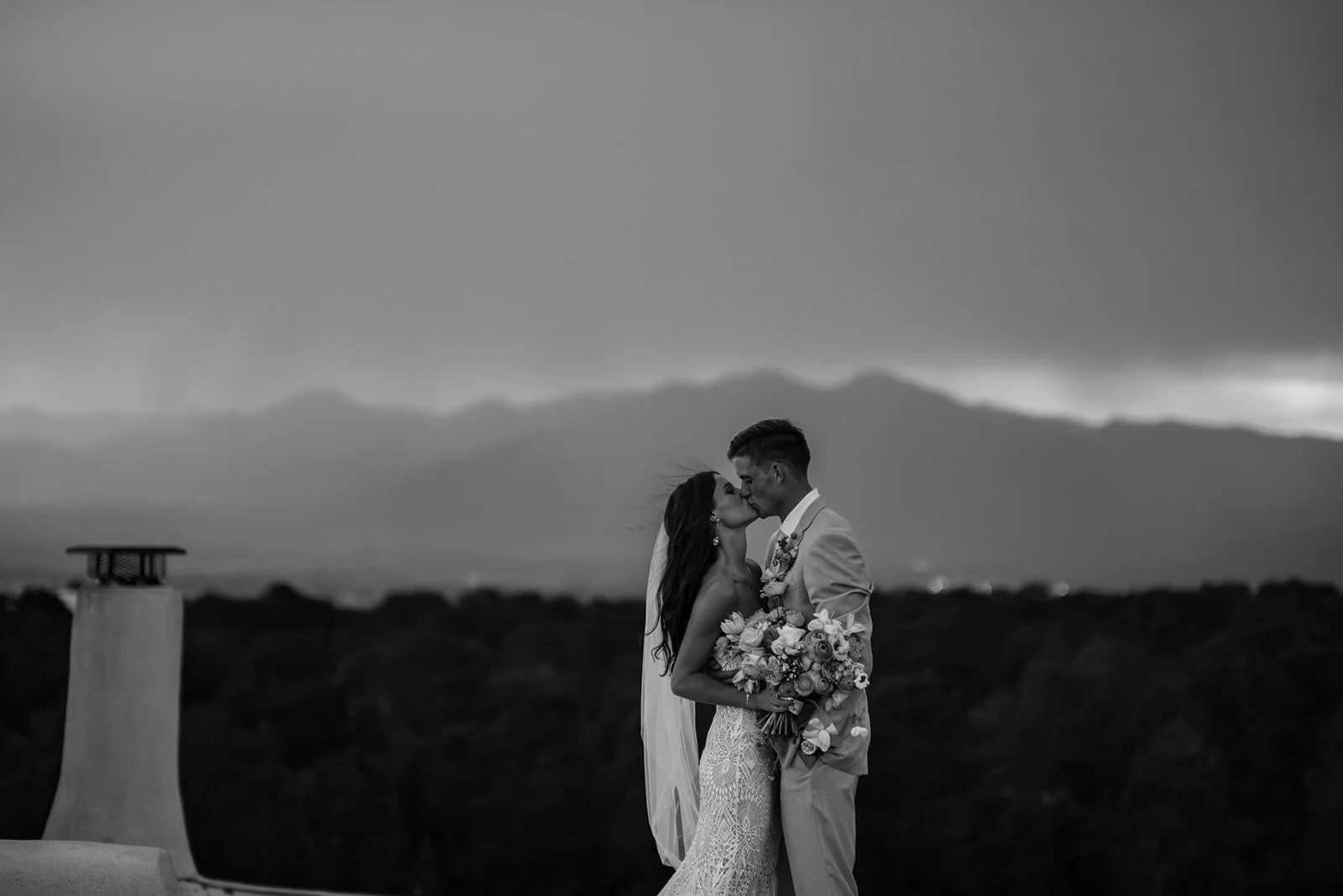 C&J-TheStakeout-Taos-363.jpg