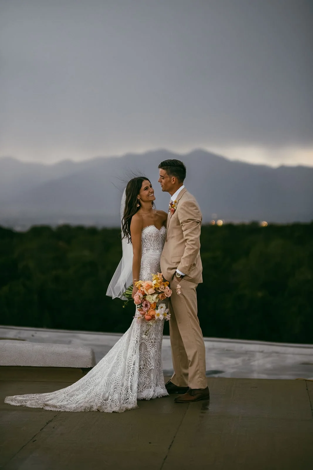 C&J-TheStakeout-Taos-361.jpg