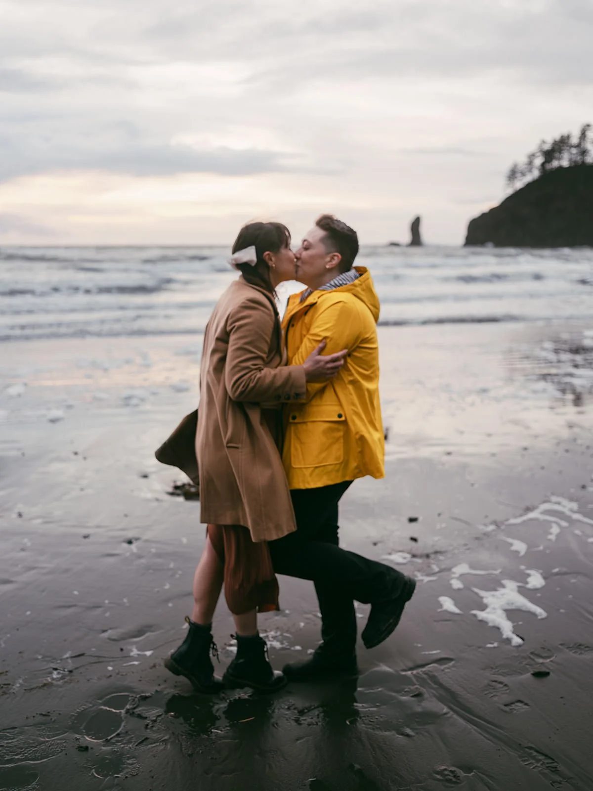 Liz&Emily_SecondBeach-200.jpg
