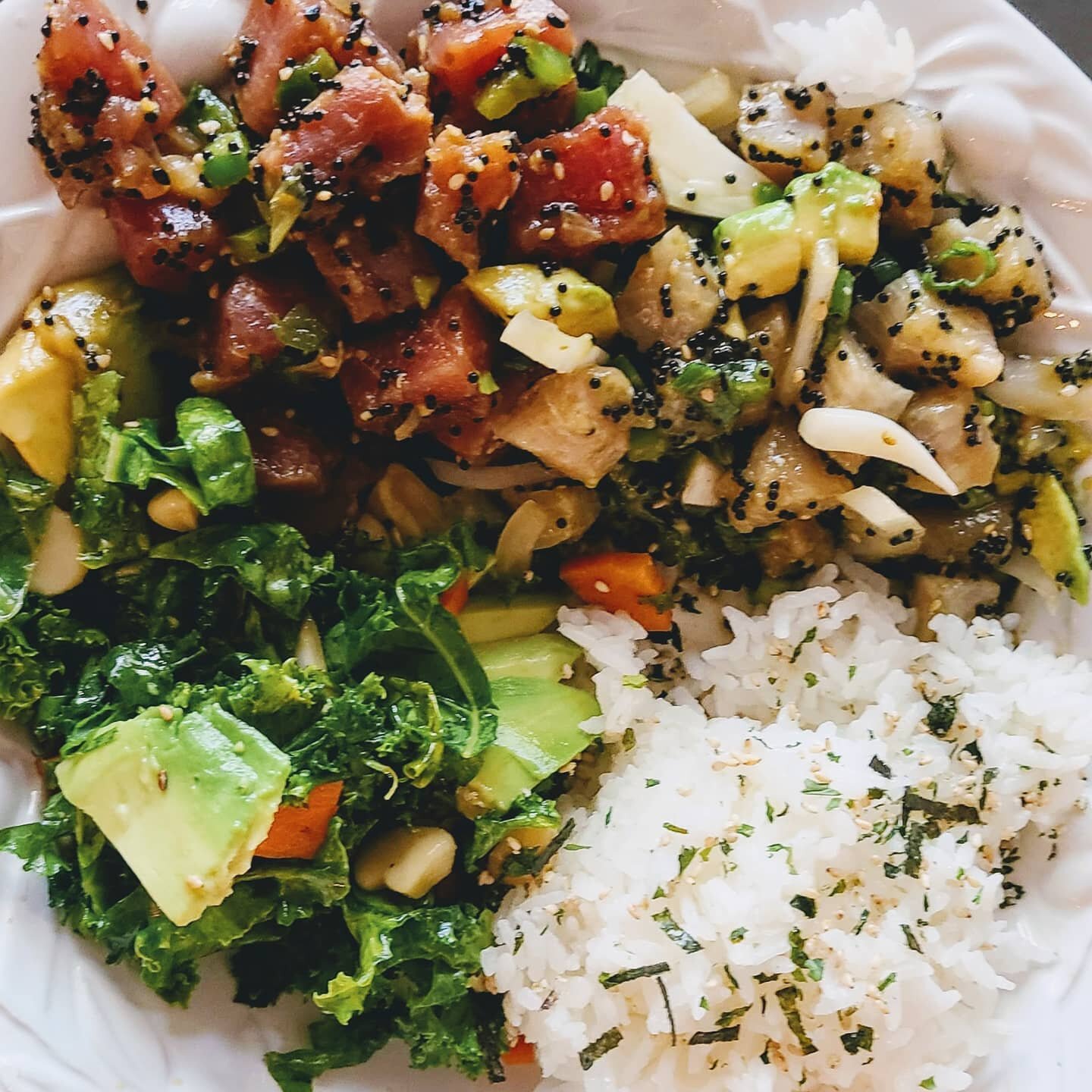 The stars have aligned! Hamachi AND Fresh Big Eye are ON right now in ATX. If you haven't tried either of these delicacies (you can only get at Poke-Poke).. do yourself a favor and order both. 

#freshfish #realpoke #atxfood #austinfoodstagram #foodp