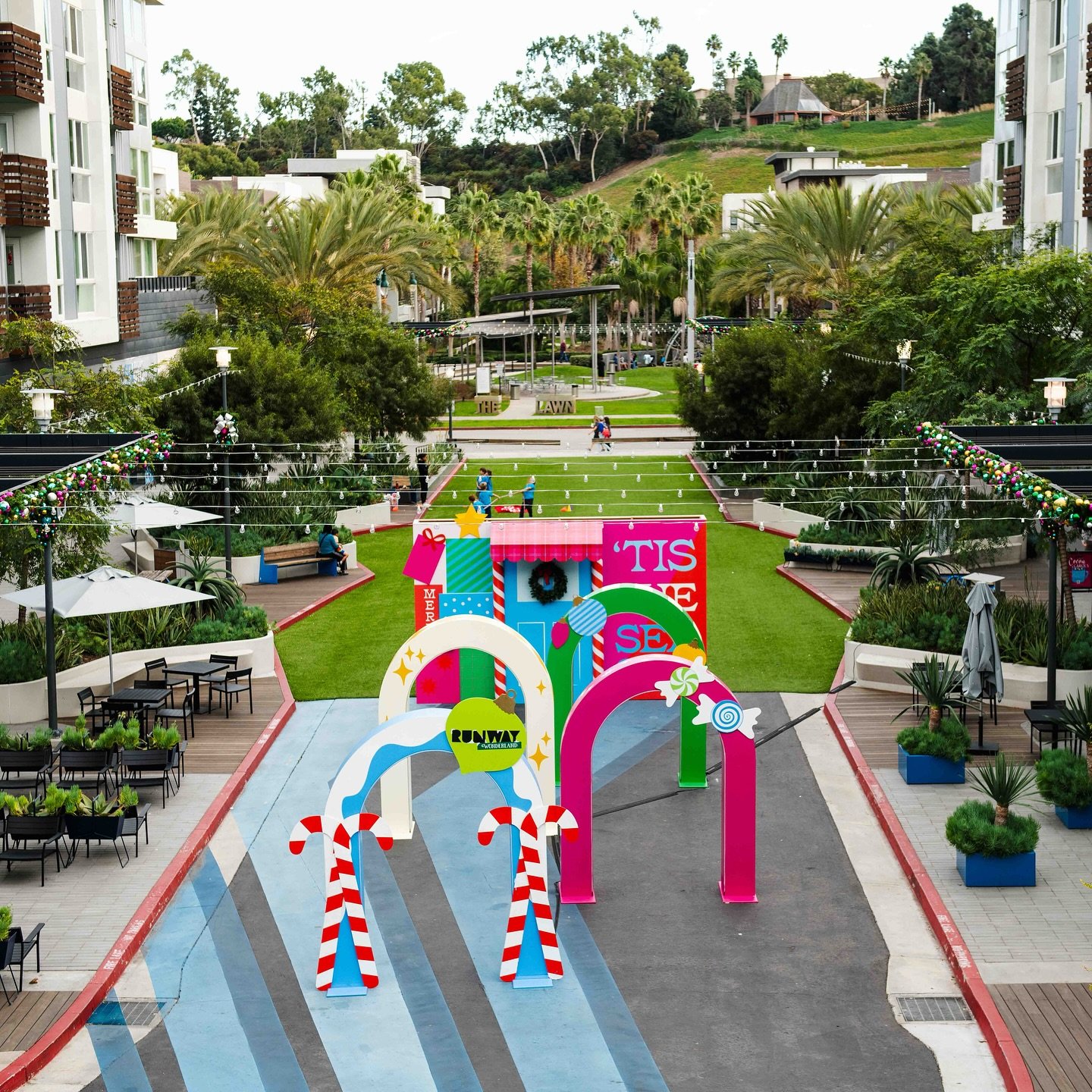 Happy Thanksgiving from RUNWAY Playa Vista! &hearts;️

Today&rsquo;s all about family, gratitude, and togetherness, and we couldn&rsquo;t be more thankful for this amazing community. Wishing you a day filled with love and joy!

#runwayplayavista | @l
