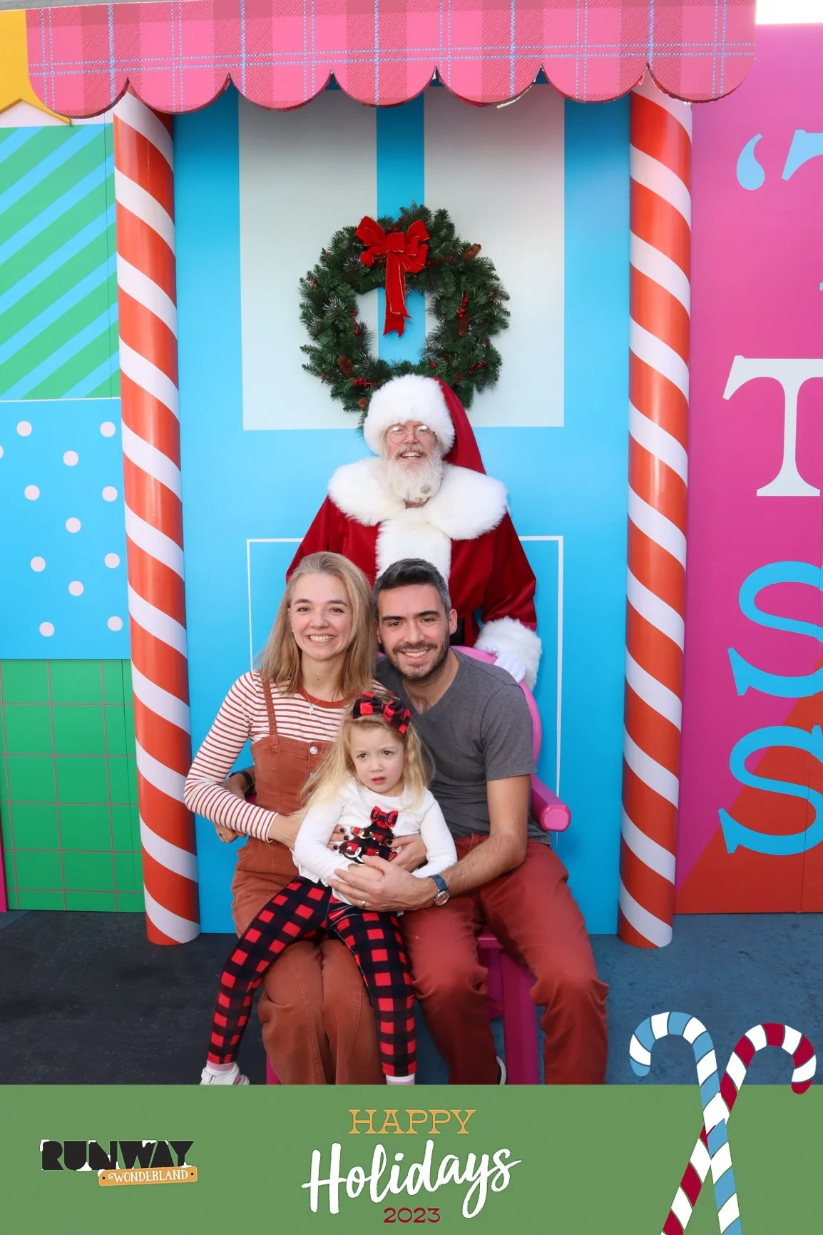 12 10 Santa_Runway-111.jpg