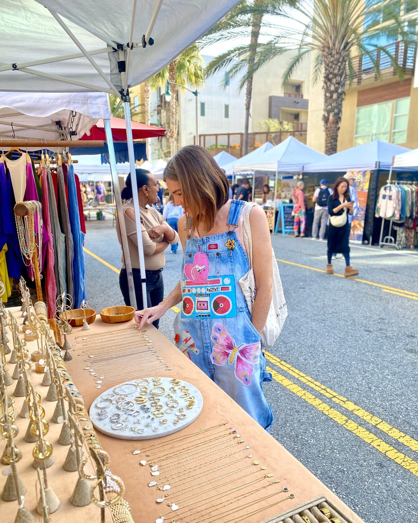 Discover the best of Playa Vista every weekend! 🌿🍅 Stop by @farmhabitpv on Saturdays from 9 a.m. to 2 p.m. for fresh, seasonal produce, handmade goods, and local flavors that bring the community together.⁠
⁠
#RUNWAYPlayaVista #PlayaVista #FarmersMa