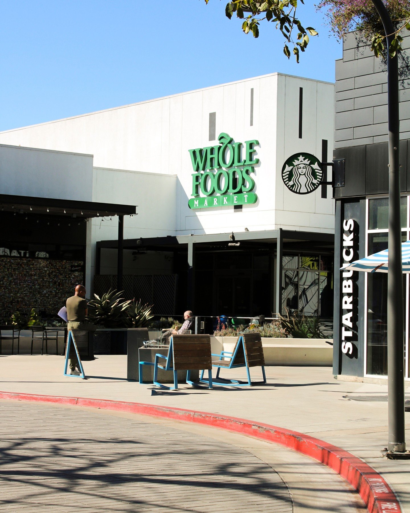 @WholeFoods shoppers, you don&rsquo;t want to miss this! 🛒 Every Tuesday and Friday, Prime members can score special deals across prepared foods, the seafood department, and the bakery - fresh flavors, sweet treats, and savory favorites all in one s