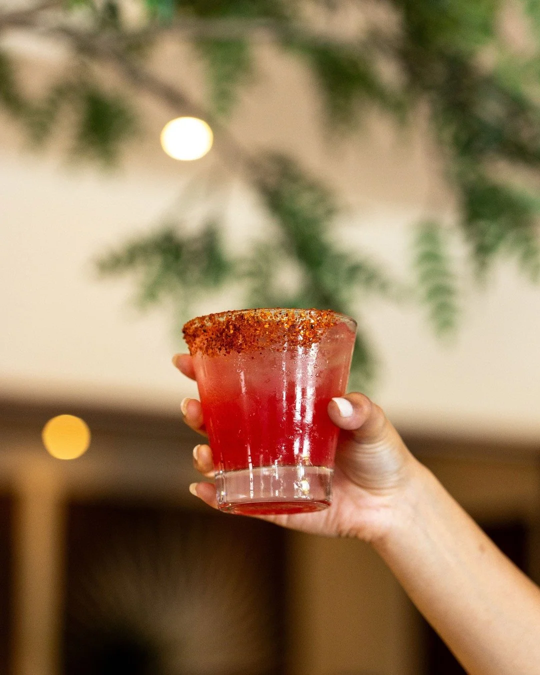 Good news: Mondays just got a whole lot tastier! Say hello to Margarita Mondays at @solcocina. 🍋🍹 Enjoy $2.99 margaritas every Monday. Cheers!⁠
⁠
#MargaritaMondays #SOLCocina #RUNWAYPlayaVista