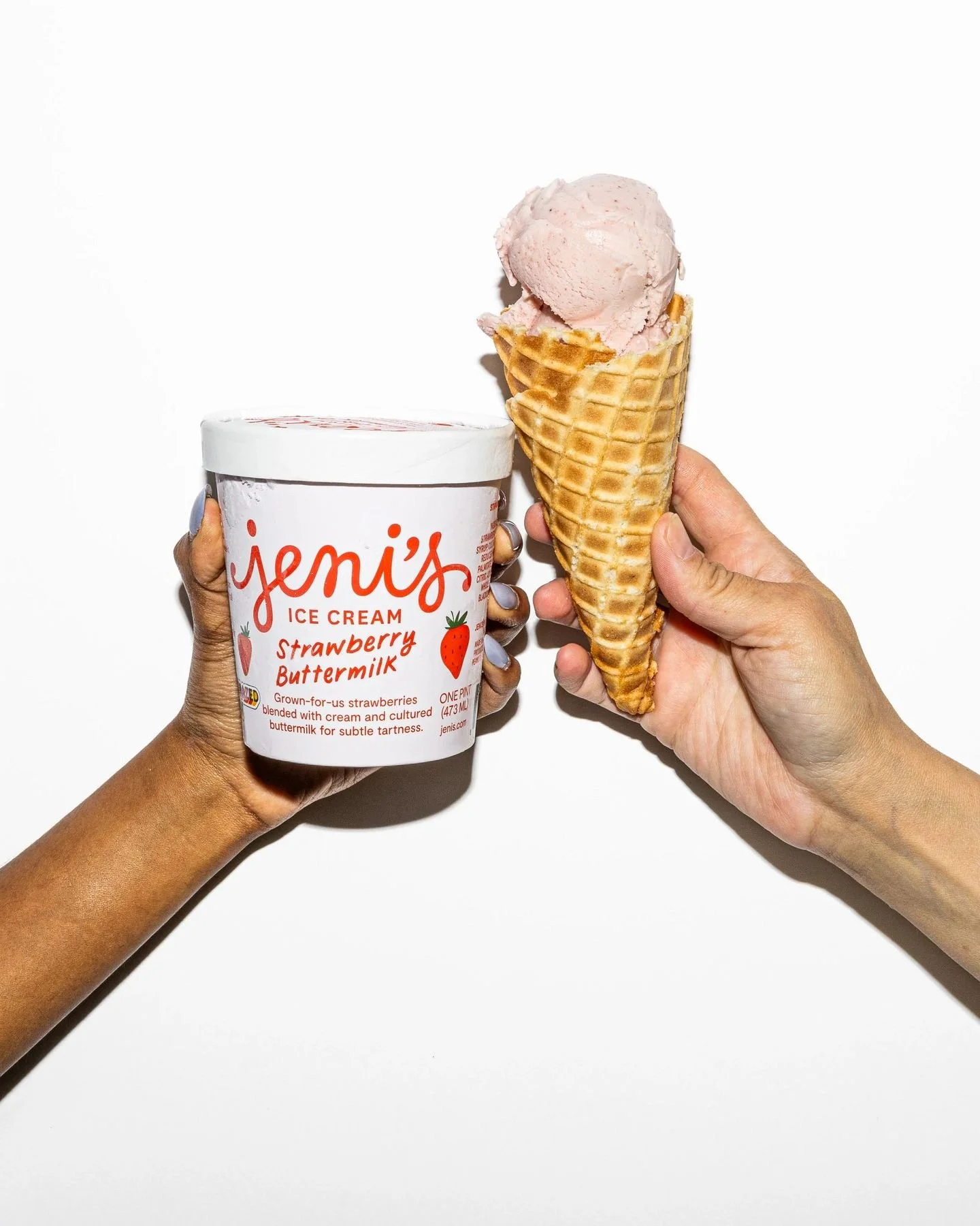 Sun's out and new flavors are in at @jenisicecream. ☀️ 

Whether you're team pint or scoop, swing by Market at RUNWAY Playa Vista to try Jeni's May flavors. 

#RUNWAYPlayaVista #JenisIceCream