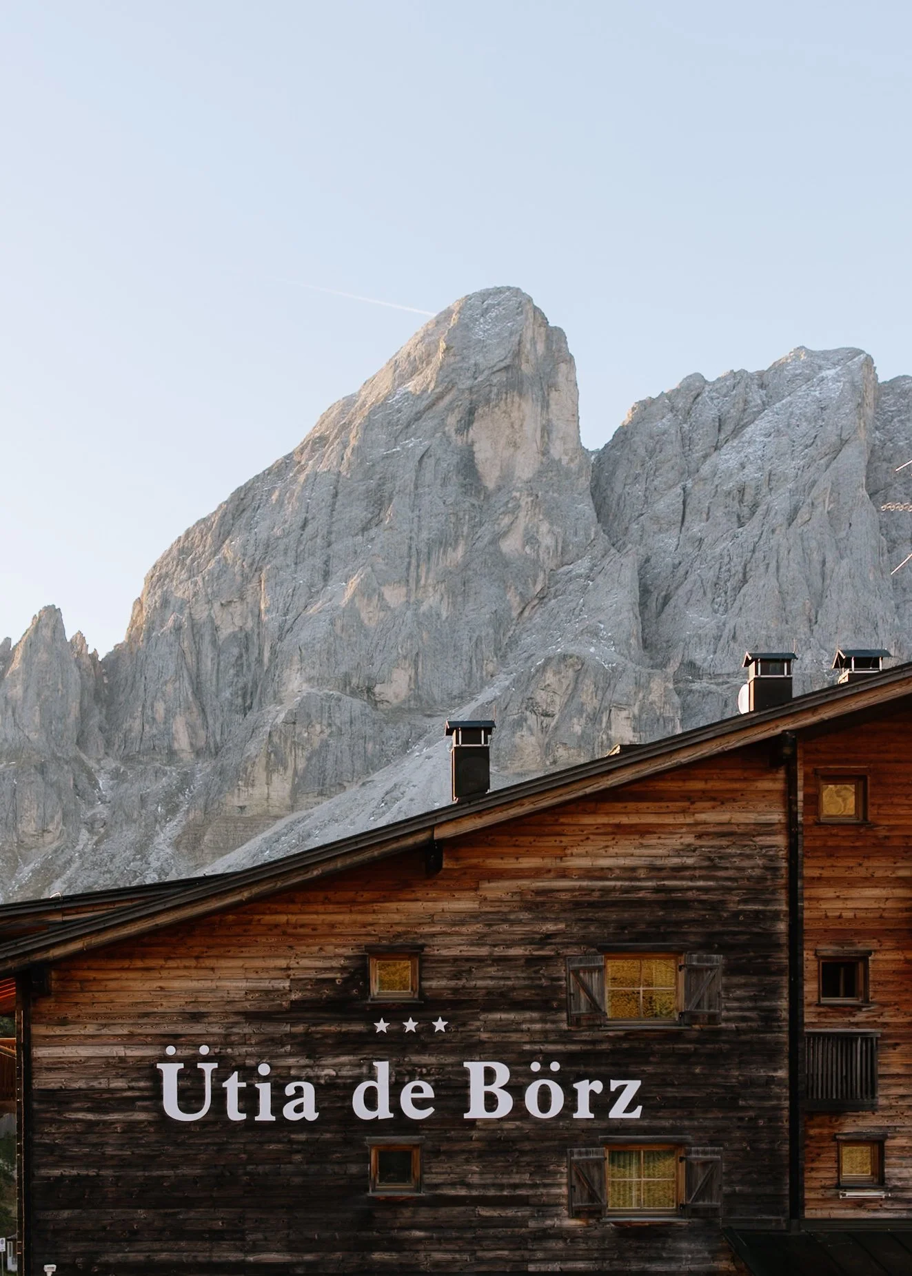 dolomites-mountain-cabin.jpg