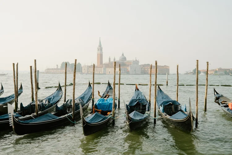 how-to-get-a-gondola-ride-in-venice-italy-2025-guide-7-essential
