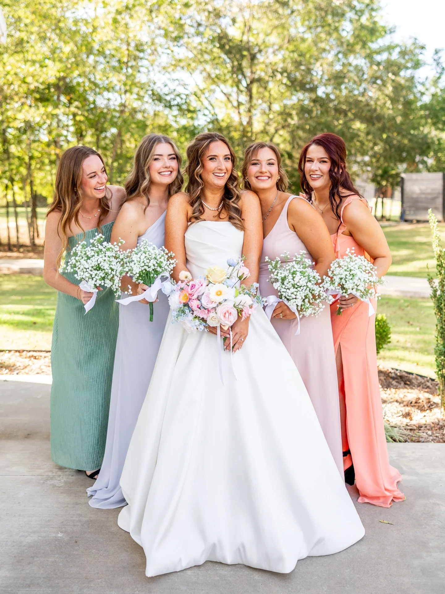 The most beautiful bride + her best girls 💕

#weddingday #weddingvenue #2026bride #2026wedding #weddingshoot