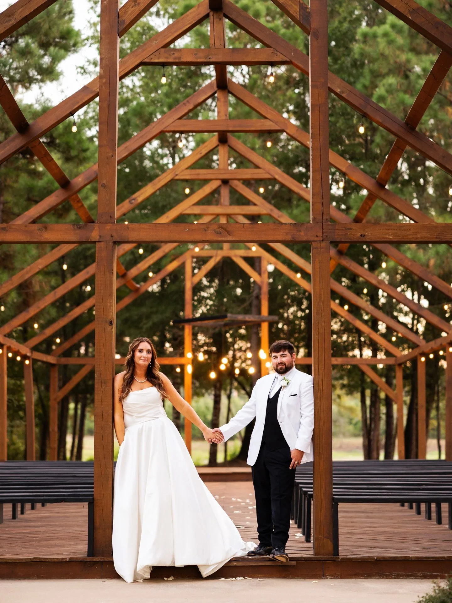 Dreamy couple shots @ The Legacy Altar 🫶🏼

#2026wedding #2026bride #eventvenue #weddingday #weddingvenue