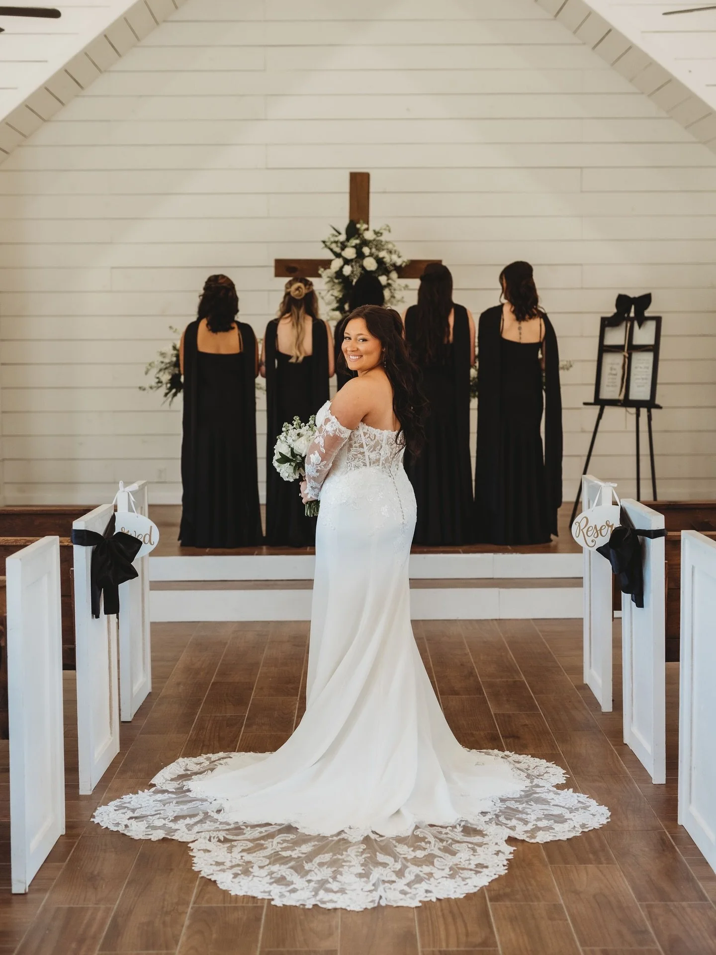Beautiful Bride + her best girls in Gracyn&rsquo;s Chapel 🤍

#2026 #weddingvenue #2026wedding #2026bride #wedding