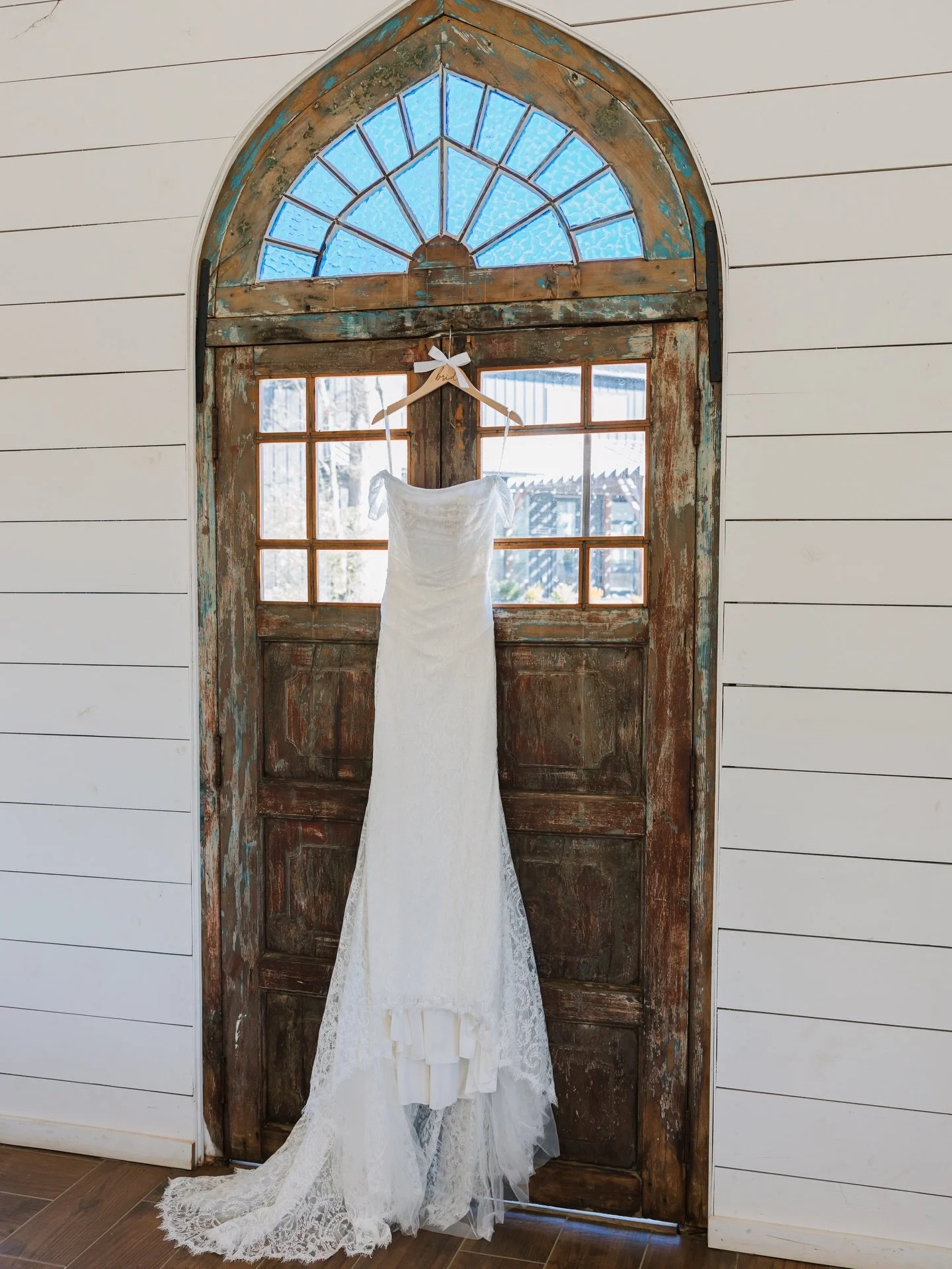 Dress details + Gracyn&rsquo;s Chapel Door 🤍

#2026wedding #weddingvenue #eventvenue #bride #2026bride