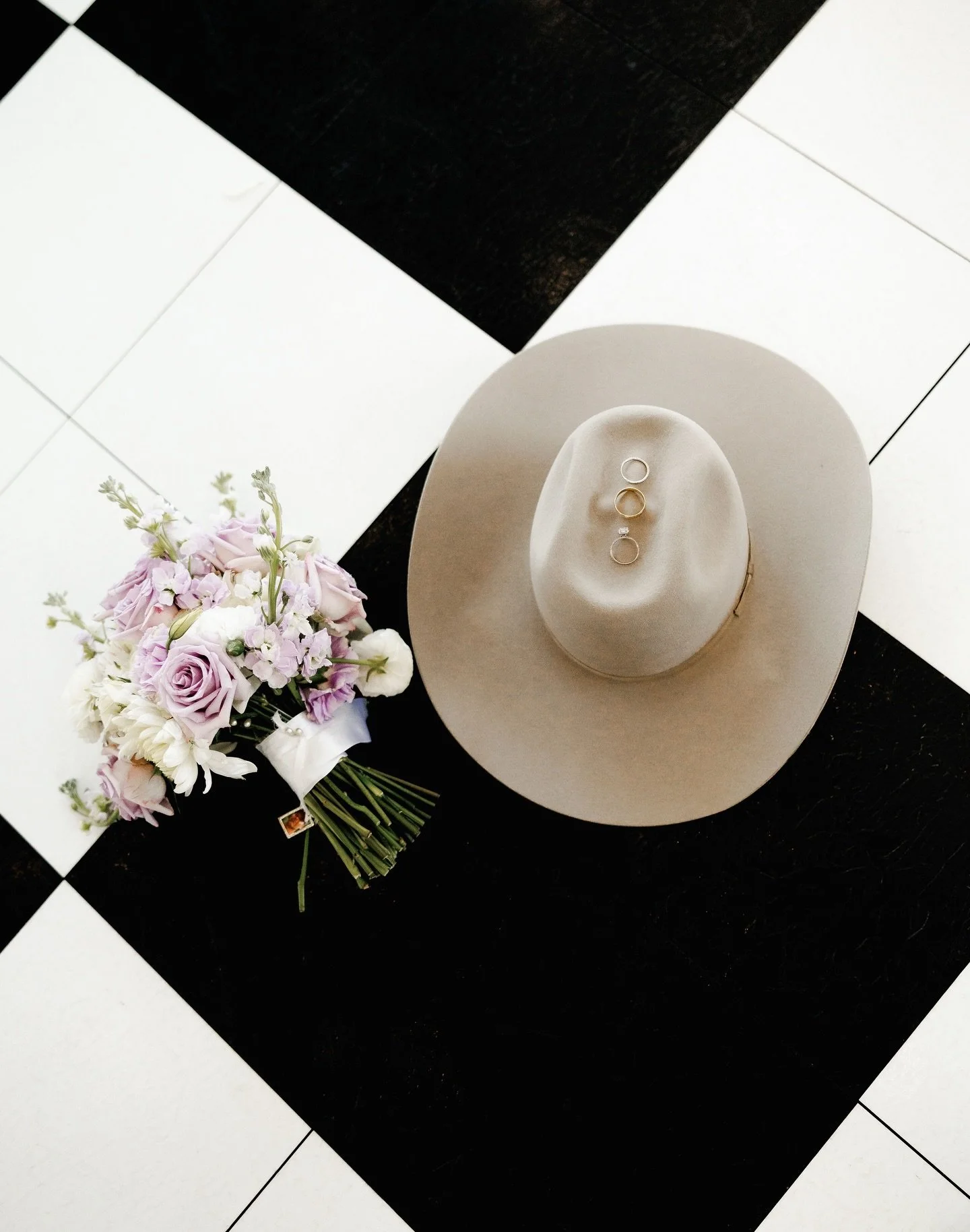 The disco balls + the touches of lavender 😍😍😍

#2026bride #2026wedding #bride #weddingvenue #eventvenue