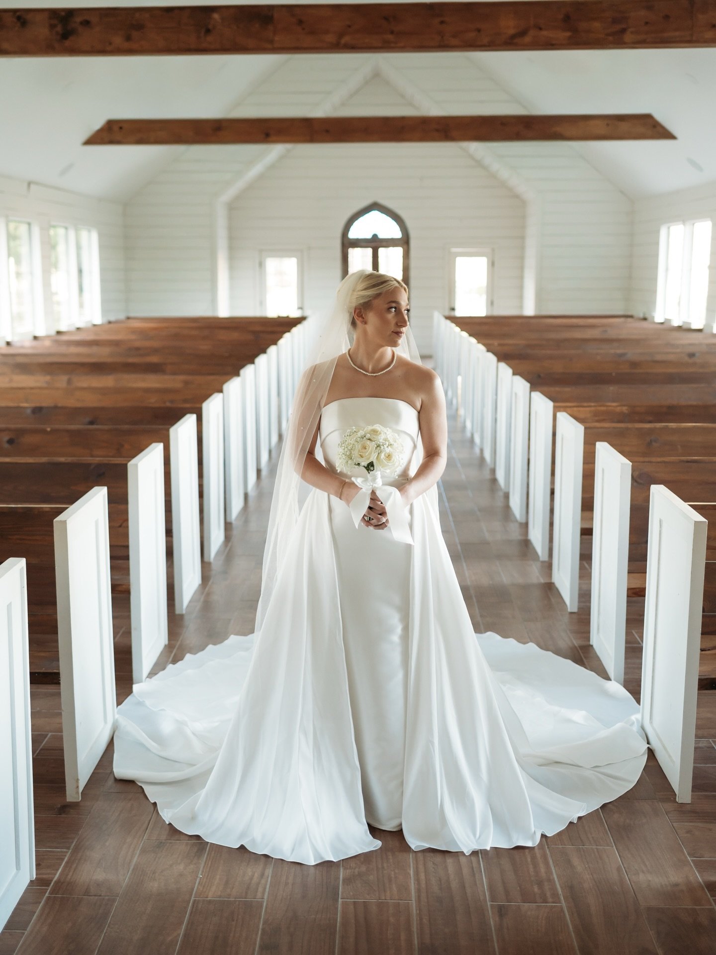 Dreamy bridals in Gracyn&rsquo;s Chapel 🤍💭

#2026wedding #2026bride #eventvenue #bride #weddingvenue