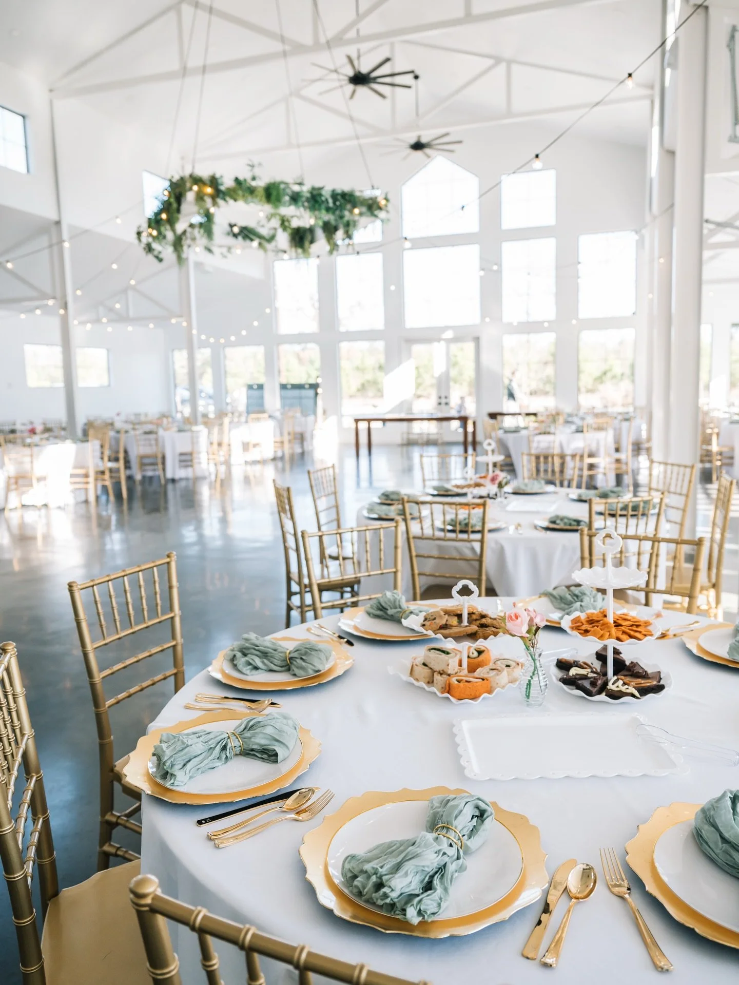 Light &amp; airy reception vibes 💭 

#2026bride #2026wedding #weddingvenue #bride #weddingidea