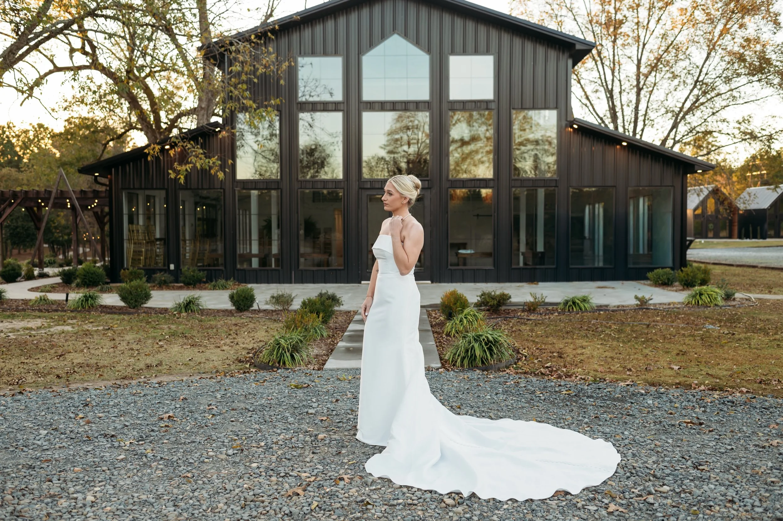 Reminder to schedule your bridals 📅

#bride #2026bride #weddingvenue #weddingday #wedding