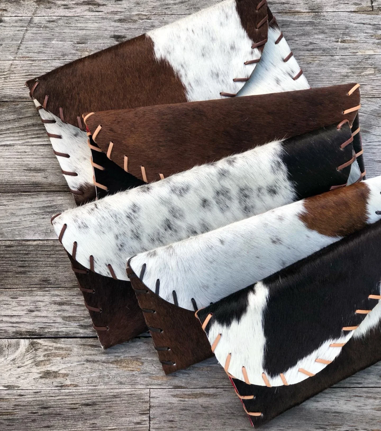 A new round of Virginian Clutches just hit the website and I think they are pretty cute✨

www.emilydafoe.com