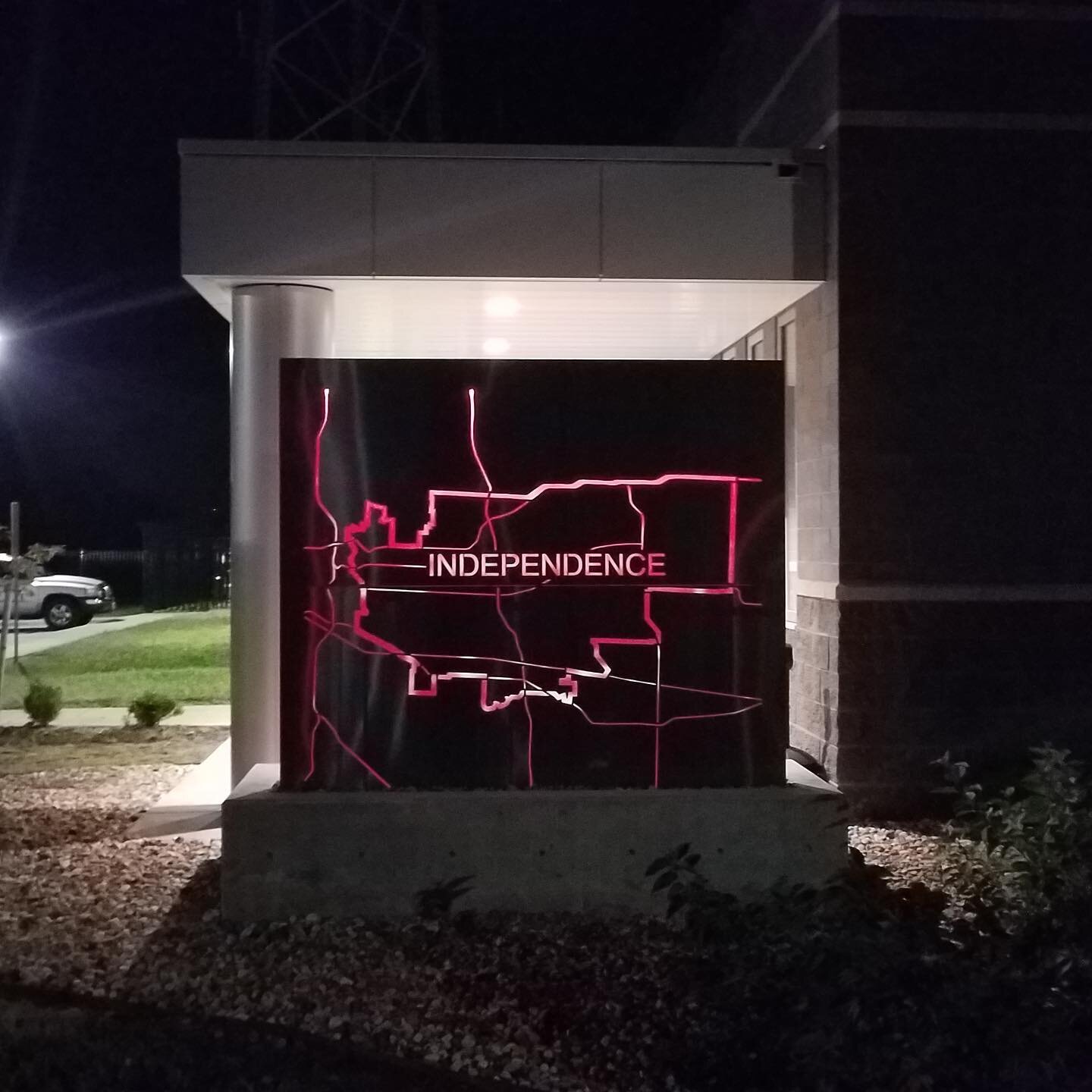 The Independence monument sign showing Chiefs pride! #metalwork #metalgraphics #signs #metalfabrication #metalfab #metalfabricator #stainlesssteel #madeinkc #madeinkcmo #madeinusa #independencemo