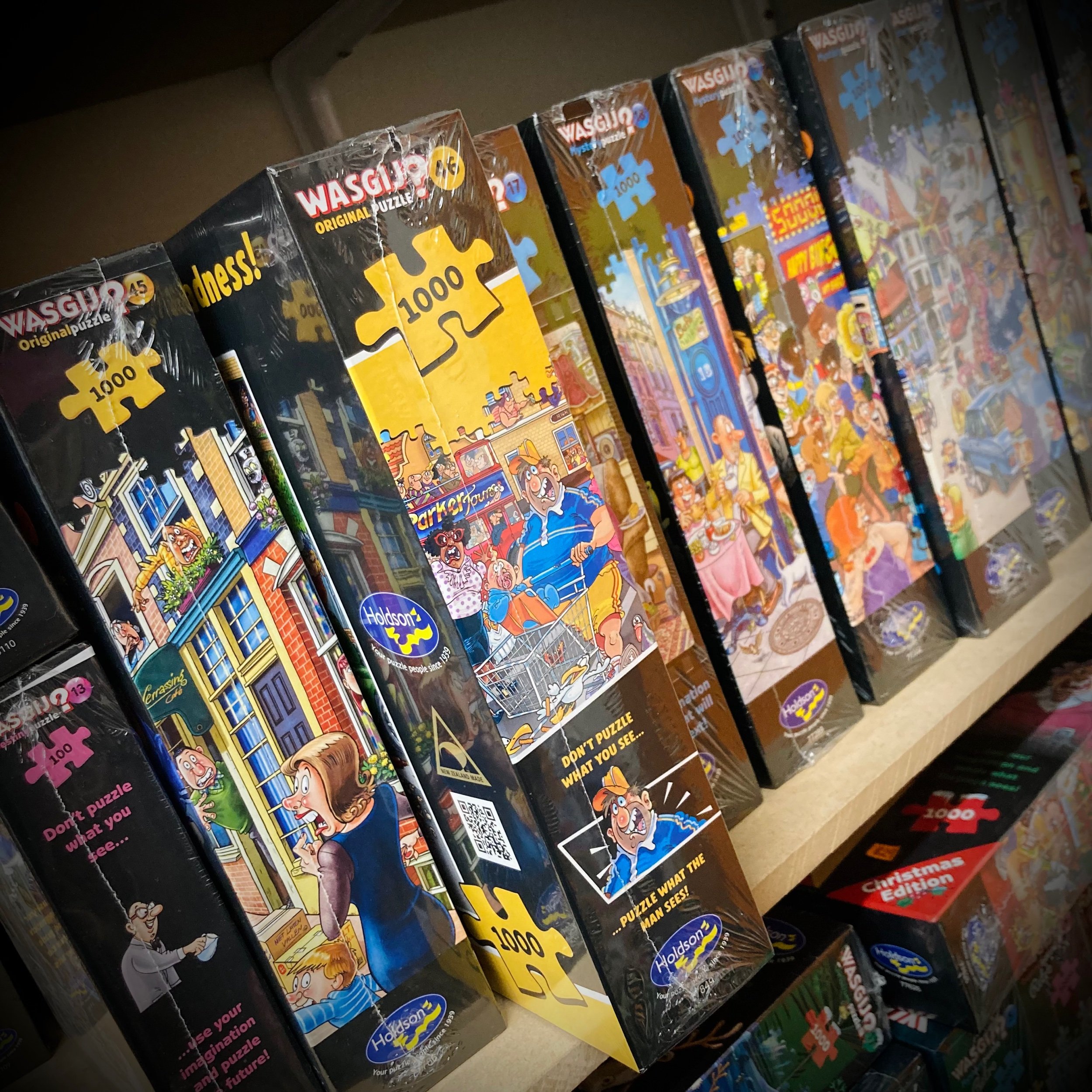 Wasgij Original 46 1000 Piece Jigsaw Puzzle - Middle Aisle Madness! Box Art Side | Escape Boardem