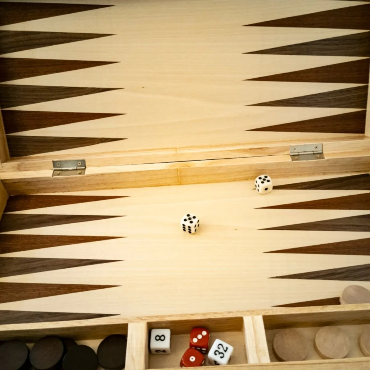backgammon_lifestyle.jpg