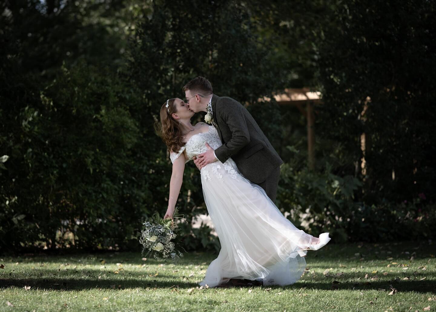 Jodi &amp; George&rsquo;s beautiful @warwick_house wedding is now on my blog. Click on link in bio to see more images from their day &hearts;️ 
Dress from @wed2b 
Shoes by @charlottemillsshoes 
Cake by @roxxbakes 
Photobooth by @pictureblast_uk 
Outd