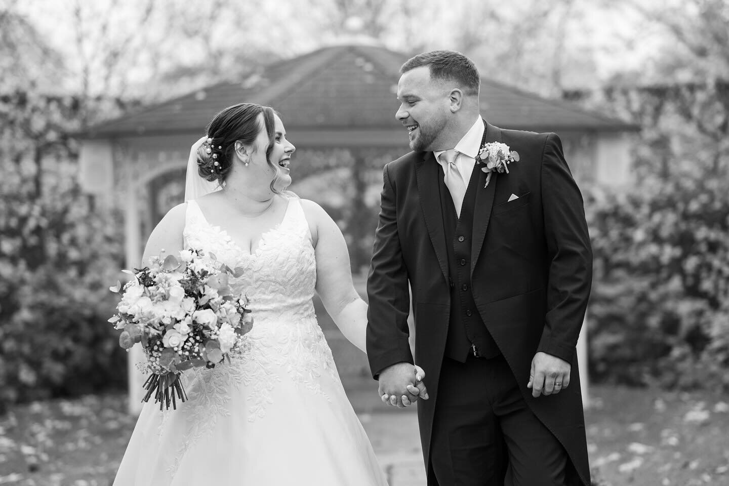 The gorgeous @warwick_house wedding of Alice &amp; Gareth is now on my blog (click on link in bio) Huge congratulations to the new Mr &amp; Mrs Thomas &hearts;️
Flowers by @suzanneevettsflowers 
Dress by @bridalmignonette 
Hair by @nb_hair_ 
Make up 