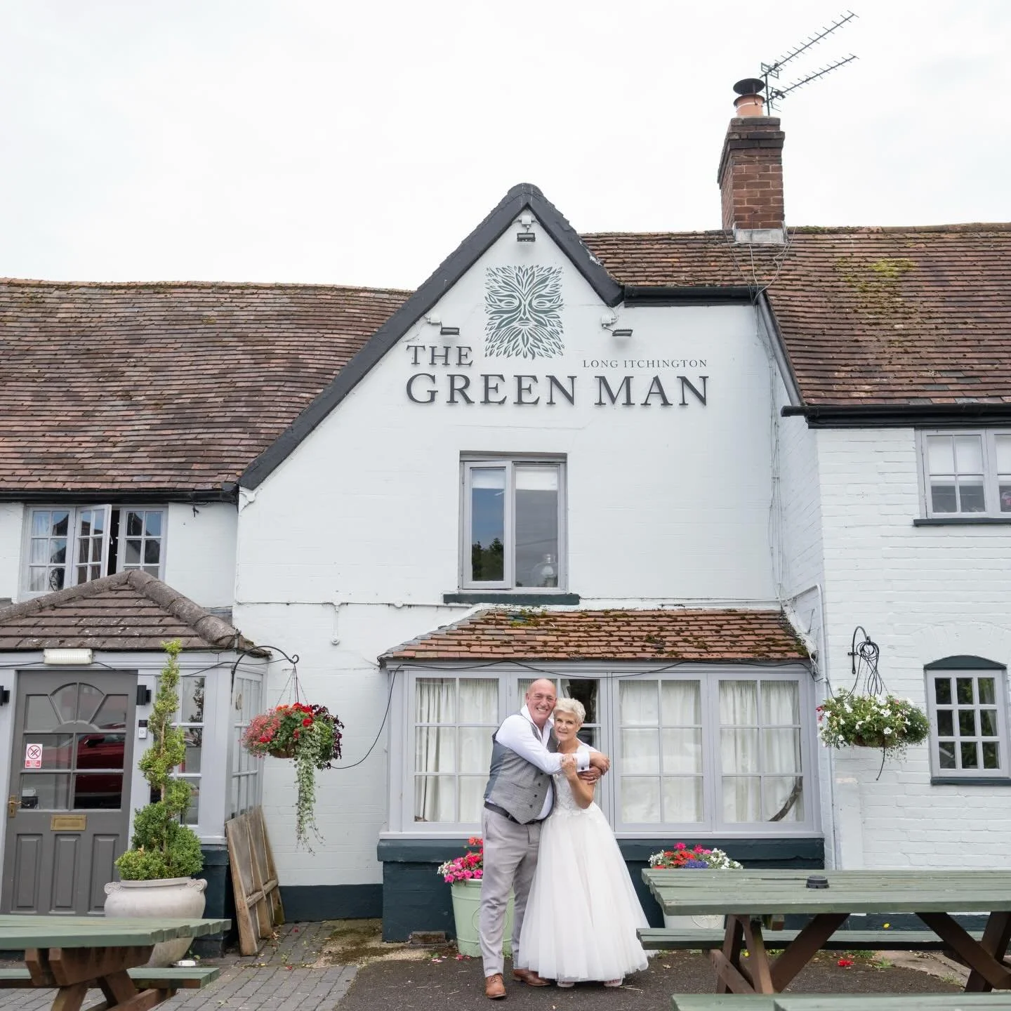 When the landlady gets married there&rsquo;s no better place to hold the wedding than in your own pub! A true village occasion celebrating Michelle &amp; Pete&rsquo;s fabulous day 💕

Second photographer: @esmefletcherphotography 
Cake: @_cakeactuall