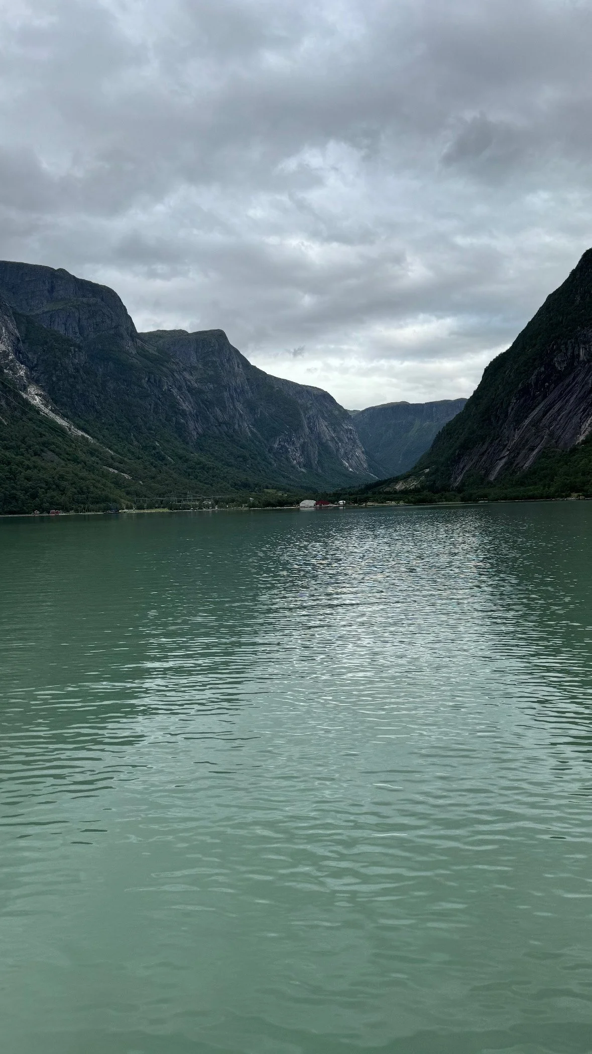 Meditation to unhook from your thoughts and find inner peace