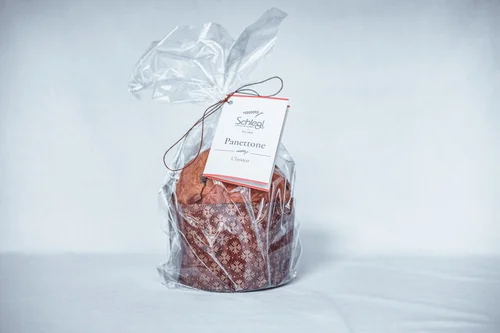 Schlegl Panettone als liebevoll verpacktes Weihnachtsgeschenk