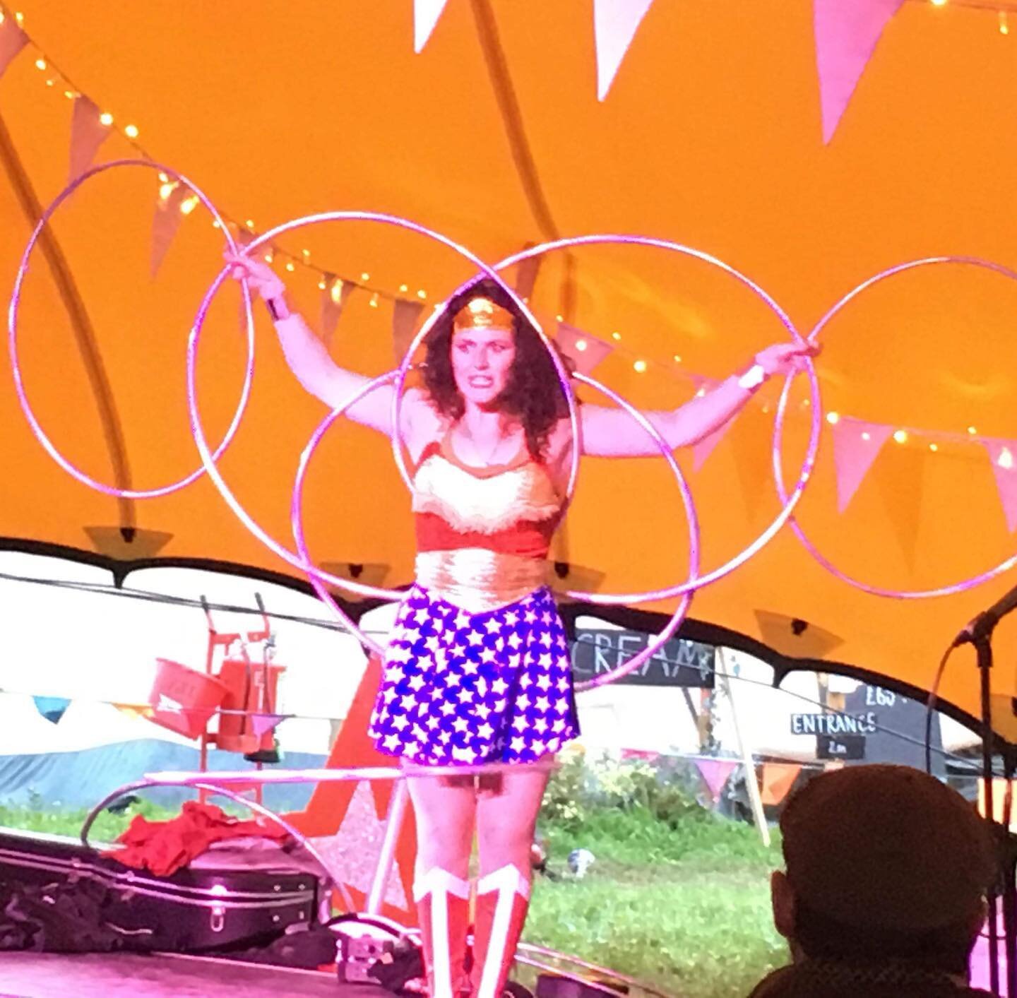 Well did my first Wonder Woman hula show for the first time  in over a year!!! It was fun although I did forget a couple bits doh !!! Thanks @missfirefly1  for the photo ...
@popupparadise for @interstellarartists 
#hoops #hoop #hula #hulahoop #hulah