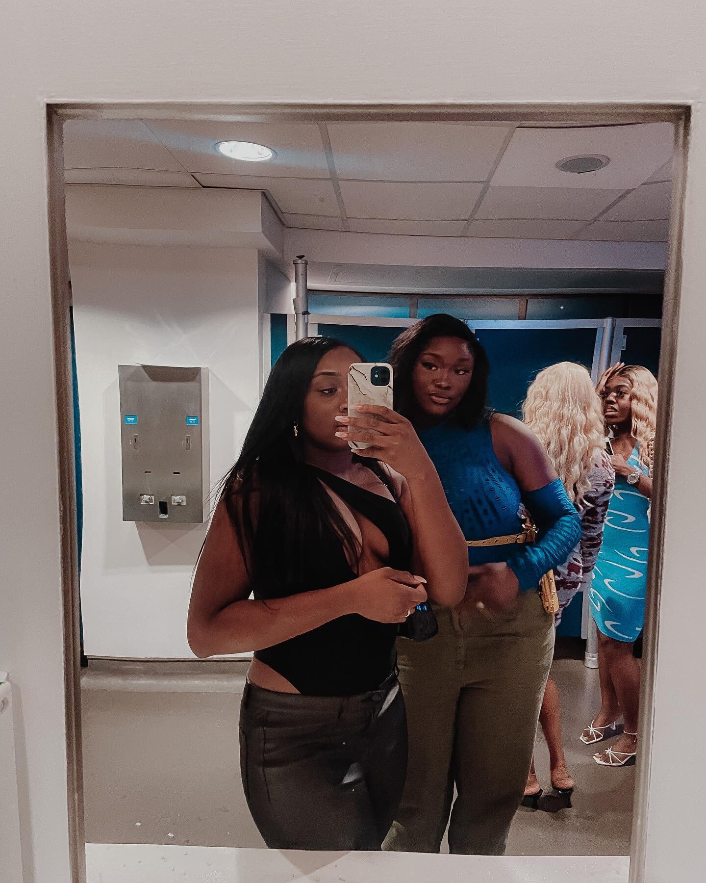 Wiz kid outtakes with @anuelegbedee &amp; Clara 🤍

#blackgirls #blackgirlluxury #blackgirlfashion #blackgirlboss #londonblogger🇬🇧 #melaninfitspiration #melaninqueens #melaninfeed #melaninglow #melaninblogger #blackgirlstravel⁠
#blackwomenarepoppin