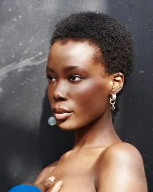 A logo introduces you. Imagery like this makes them stay. We craft full visual narratives where every element—wardrobe, lighting, expression—reinforces your brand’s authority and allure.
→ Let’s write your love letter.
#T