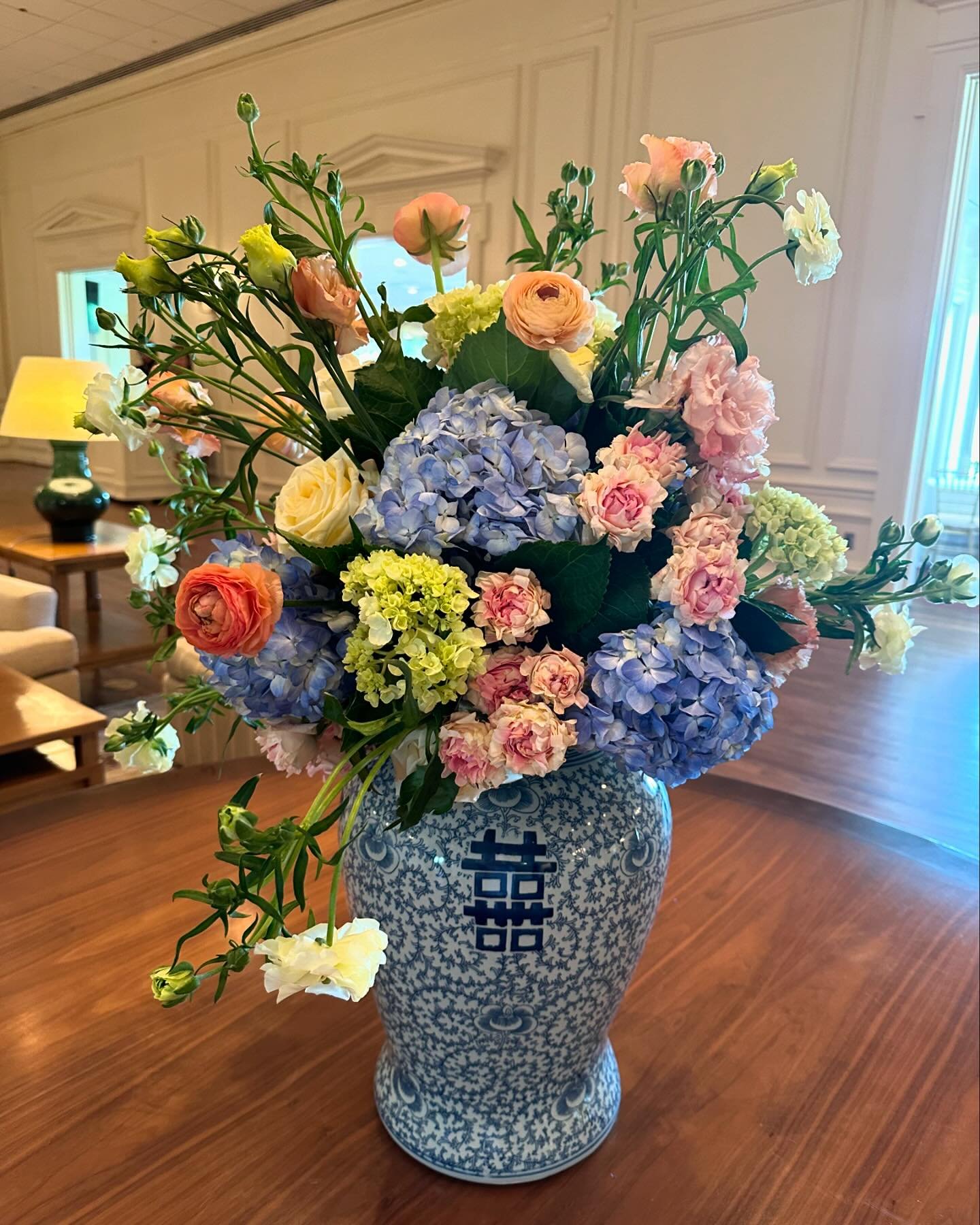 A happy Sunday celebrating her twins 🩷💙!!