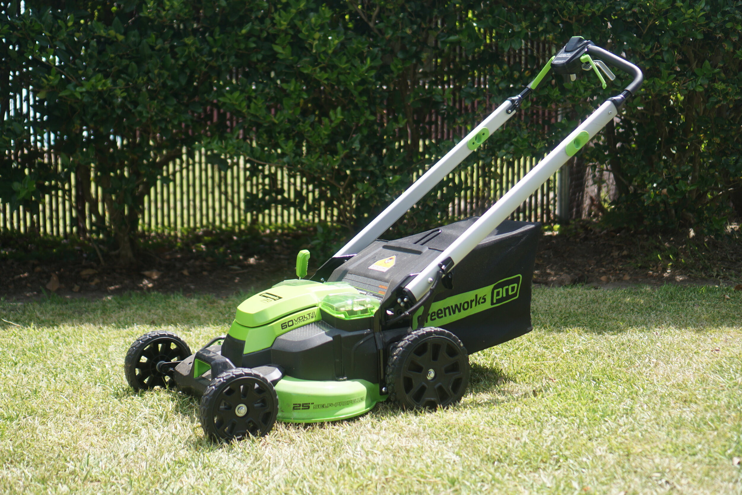 Greenworks 60V 25 Cordless Brushless Self-Propelled Lawn Mower with Two  (2) 4.0Ah Batteries & Dual-Port Charger