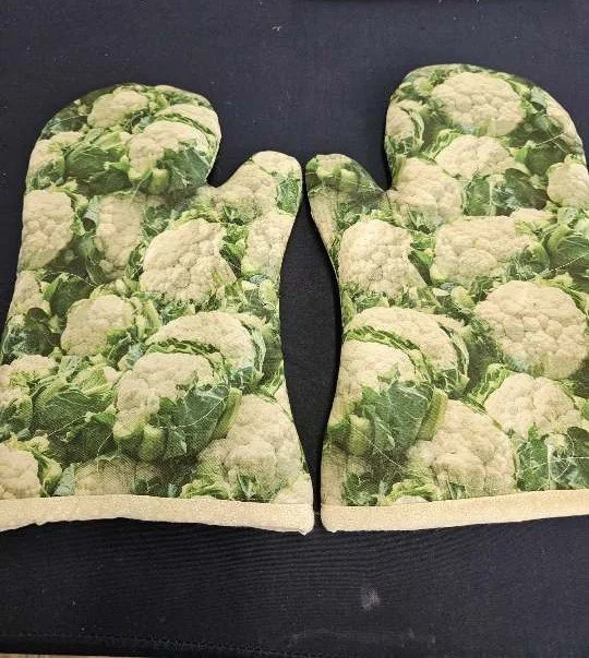 Sew a pair of oven mitts