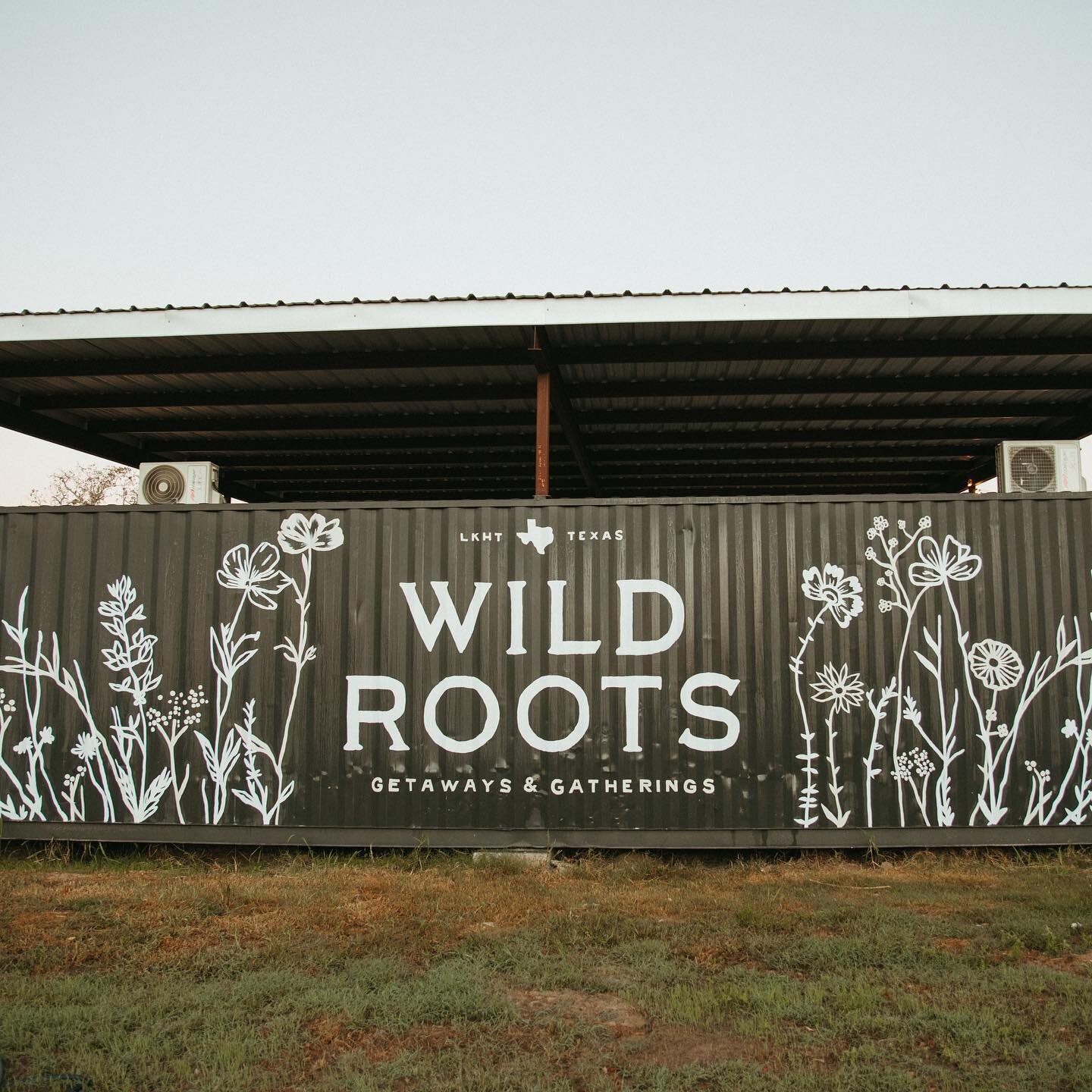 Brand Intensive client @wildroots.tx took their new branding and brought it to life with a big, beautiful mural on their TX property 🌻

An awesome example of how your brand can extend beyond just a logo!

Mural: @livthroughartatx 
📷: @wildroots.tx 