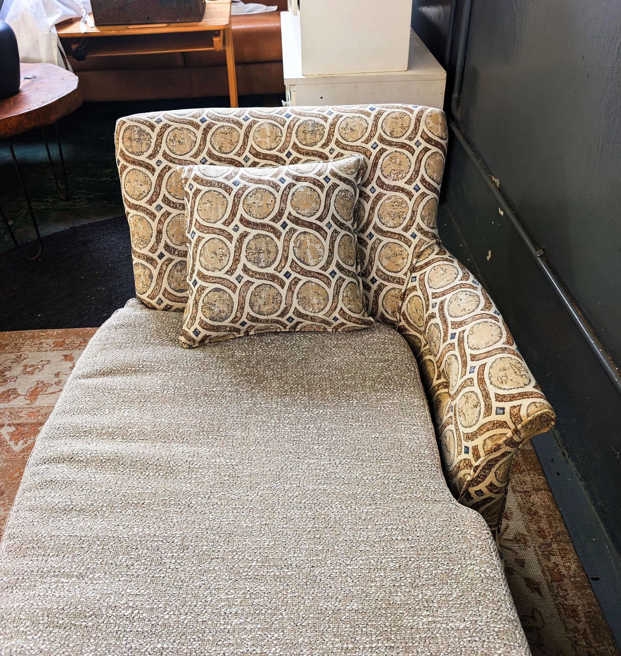 Occasional Day Bed - 02.jpg