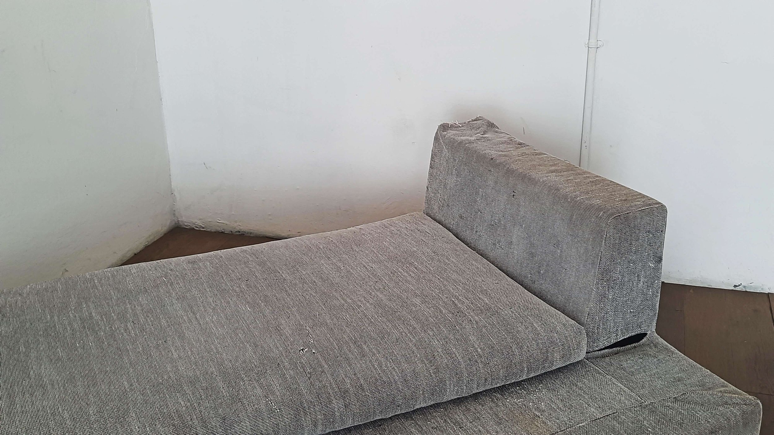 Low grey couch - 04.jpg