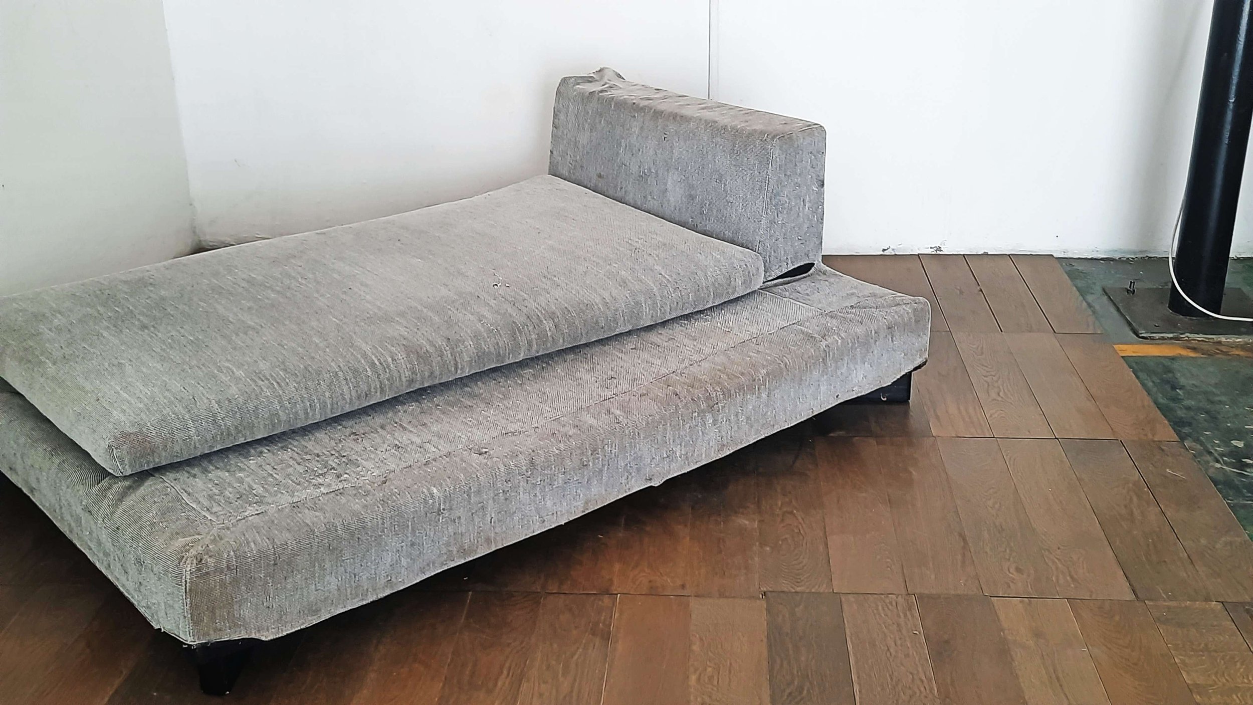 Low grey couch - 02.jpg