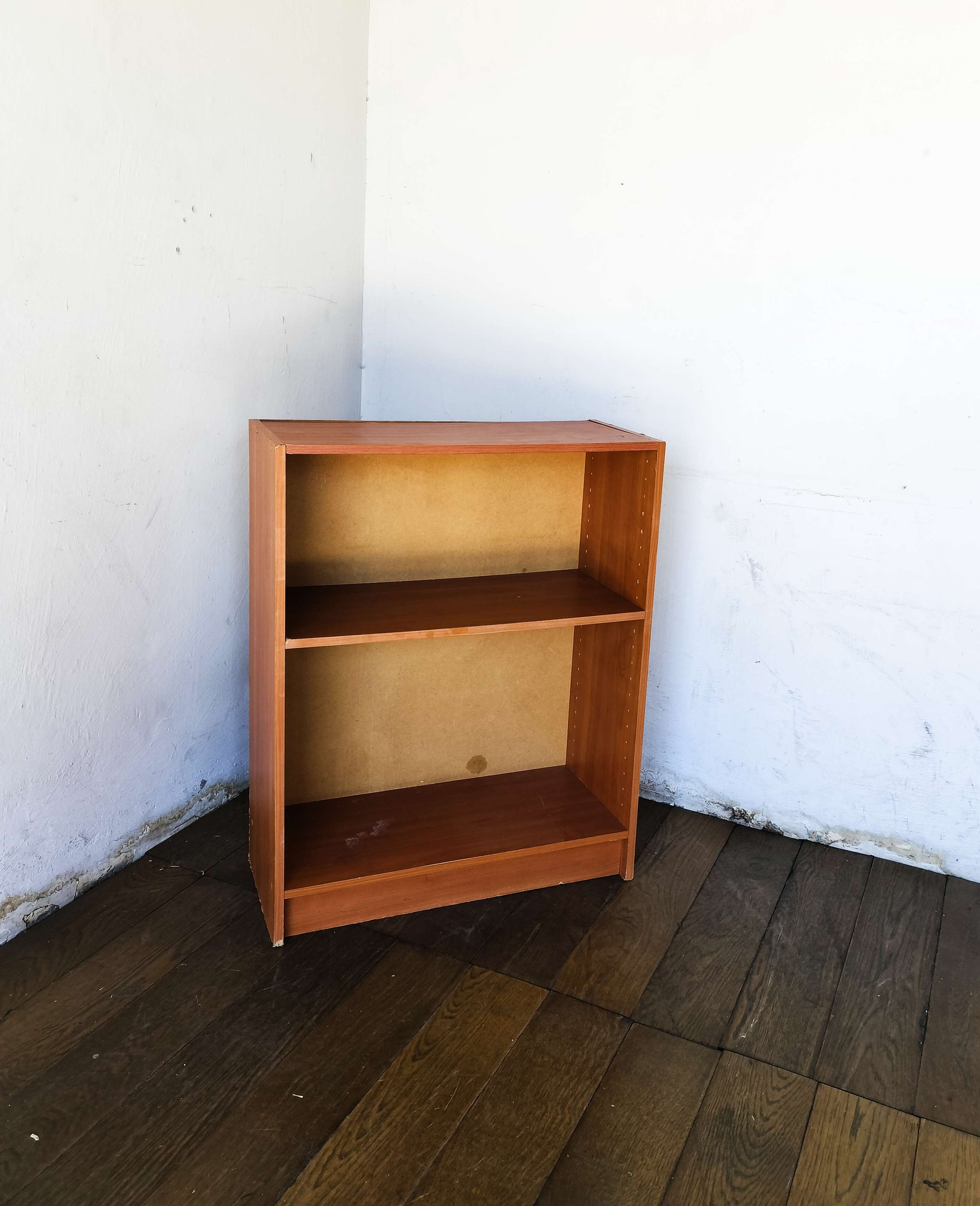 Bookshelf-04.jpg