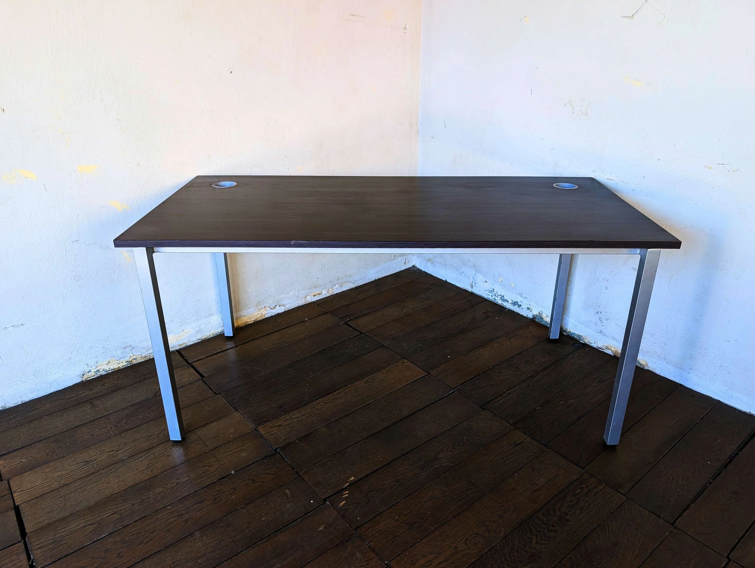 Office Table - 01.jpg